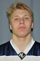 Keskushyökkääjä Karri Pajarinen teki pallon kanssa tuhoja jo Vaahteraliiga-kentillä kesällä. Nyt Pajarinen haastaa Ruotsin ja Tanskan puolustukset.