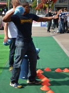 Stephen Stokes heittämässä.