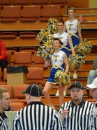 Tordadoesin cheerleaderit.