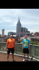 Isä Tuukka Toivion kanssa Nashvillessa.