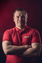 Vuonna 2003 Helsinki Wolverinesissa pelaajauransa aloittanut Toni Tuhkanen on kahden Vaahteramaljan ja "mestareiden liigan" voiton lisäksi saavuttanut hopeisia ja pronssisia mitaleita A- ja B-junioreiden sarjoista sekä korkeakoulujenkkifutiksesta.