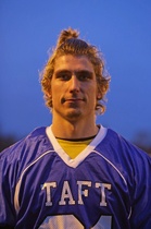 Helsinki 69ersista Vantaalle siirtynyt maajoukkuepuolustaja Joonas Luokkakallio on tärkeä pelaaja niin puolustuksen linjan päädyssä kuin tukimiehenäkin.