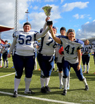 Pokaalien nostelu on käynyt Suomelle tutuksi naisten maajoukkueen ansiosta. Mallia näyttävät kauden 2016 kapteenit Elina Seppälä (vas.), Minttu Hurme, Jonna Hakkarainen ja Elina Kero.
Kuva: Sami Ranta