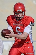 Henri Väänänen aloitti Roostersin pelinrakentajana, mutta antoi toisella puoliajalla vastuun Otso Flinkmanille. Micah Brown ei maanantaina kentällä käynyt.
Kuva: FSC Media