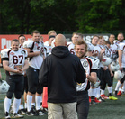 Potkaisija Joni-Petteri Malkalta päävalmentaja Mikko Virolainen odottaa kaudelta jopa yli 50-jaardisia potkumaaleja. Kuvassa Malka saamassa palkintoa kauden 2015 onnistumisistaan.
Kuva: Kari Toivonen