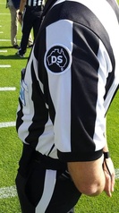 Tuomaristo muistaa asuissaan huhtikuussa edesmennyttä kollegaa, australialaista David Sinclairea.