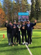 Giantsin iloinen valmentajaryhmä.