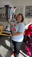 Osana seuraa on osallisena niin menestyksessä kuin haasteissakin. Kuvassa yksi menestyksen mittari: Roostersin keväällä voittama Northern European Leaguen mestaruuspokaali.