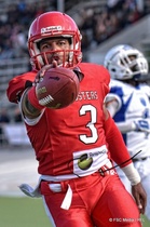 Pelinrakentaja Micah Brown palasi kentälle johtamaan Roostersin hyökkäystä. Brown juoksi ottelun avaus-touchdownin 50-jaardisella juoksulla, mutta heitoista onnistui perjantaina ainoastaan yksi. Toisella puoliajalla Brown katsoi Otso Flinkmanin pelaamista sivurajalta.
Kuva: FSC Media