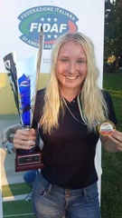 Essi Söderholm on ehtinyt voittaa lippupallossa niin SM- kuin EM-kultaa sekä pelaamaan Italiassa MM-kisoissa. Kuvassa EM-palkinnot.