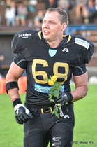 Vuonna 2010 Sebastian Karbin valittiin Vaahteraliigan arvokkaimmaksi pelaajaksi. Viime kesänä kukkien lisäksi myös Matti Lindholm Trophy päätyi Karbinin kouraan. Kuva: FSC Media / Riku Flink