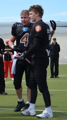 Vas. Game MVP Niko Pennanen sai ottelussa yhden säkityksen ja 7 taklausta. Oik. Team MVP Mikko Seppänen kirjautti 7 taklausta puolustuksessa.