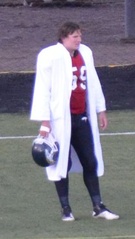 Iiro Luoto on nostattanut varsinaisen kylpytakkivillityksen Churin kotikaupungissa faniensa joukossa.