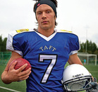 Pelinrakentaja Miro Kadmiry.