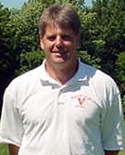 Paul Troth, kokenut Suomen kävijä johtaa Missouri Valley College Vikings football joukkuetta