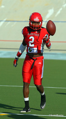 Bernard Luster näytti jo huhtikuussa Roostersin kohdatessa Innbruckissa Swarco Raidersin, että laitahyökkääjä on nopeassa kunnossa. Trojansia vastaan Luster otti muutaman komean kiinnioton ja teki yhden touchdownin.
Kuva: Sami Ranta