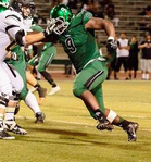 Chris Mulumba murskaamassa vastustajan heittosuojausta Diablo Valley Vikingsin paidassa syksyllä 2015.