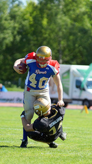 Keskushyökkääjä Tom Suoste teki ottelun avausmaalin 59-jaardisella juoksulla ja oli koko iltapäivän ykkösjuoksija. Suoste juoksi 129 jaardia lähes 13 jaardin keskiarvolla.
Kuva: Sami Ranta