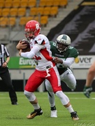 Kaudella 2017 Henri Väänänen toimi Roostersin pelinrakentajana Crocodiles-ottelussa elokuussa. Tuossa ottelussa 122 jaardia ja kaksi touchdownia. Kuva: Salla Lahti