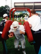 Leirillä harjoitellaan apuvälineiden kera mm. kuvassa näkyvän pallonkantajan kehikon kanssa.