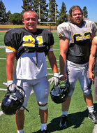 Max Ehlert (vas.) ja Calle Backlund Chabot Collegen treeneissä. Pitkään yhdessä pelannut kaksikko on taas joukkuetovereita ensi kaudella. 